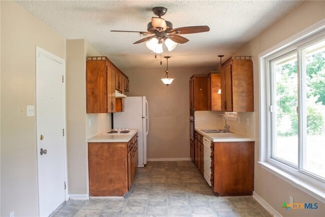 Photo - 211 E Hogan Dr