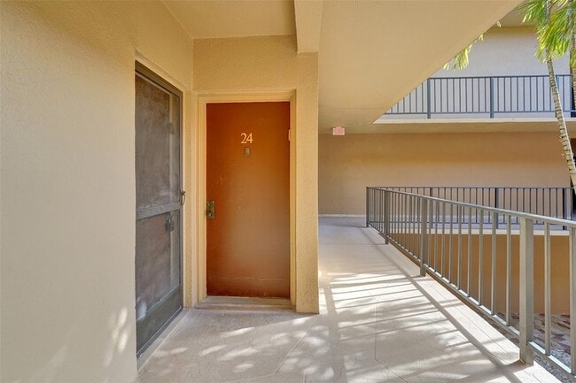 Building Photo - 4040 N Hills Dr Unit 24