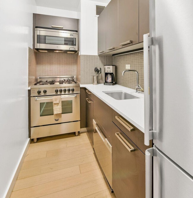 Photo - 222 E 39th St Unit ID1364333P