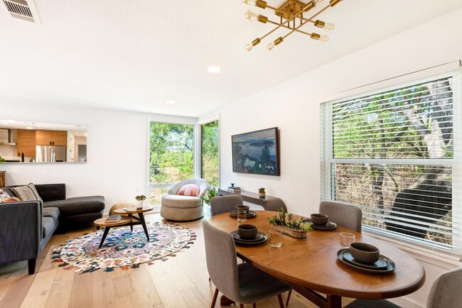 Building Photo - 2906 Westhill Dr Unit SI ID1054230P