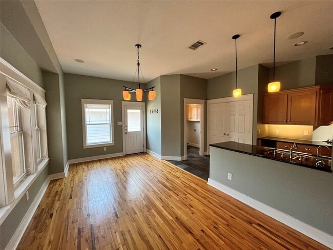 Photo - 709 Roberts St