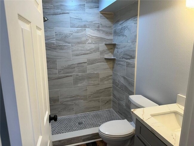 Photo - 834 Vallette St