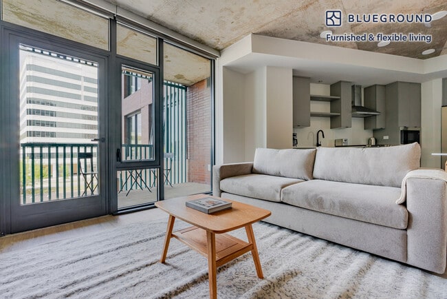 Building Photo - 3030 Potomac Ave Unit FL3-ID1026