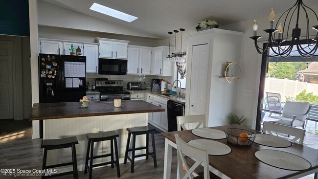 Photo - 801 Young Ave NW