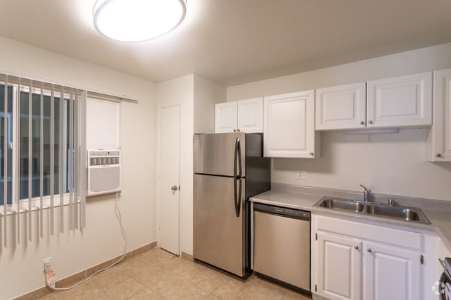1BR, 1BA - 640 SF - Lincoln Garden Apartments