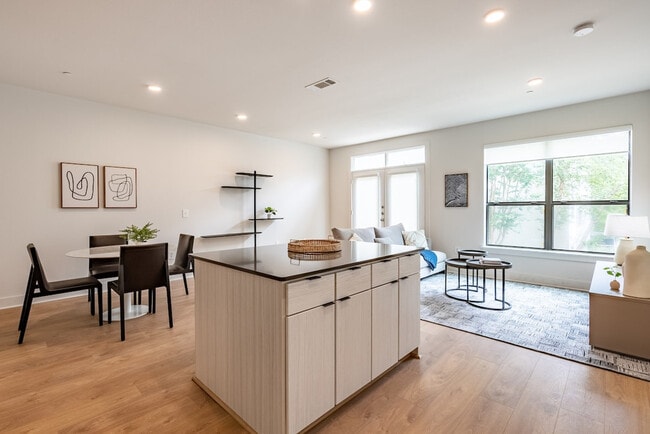 Building Photo - 2137 Pelham Dr Unit FL3-ID1028907P