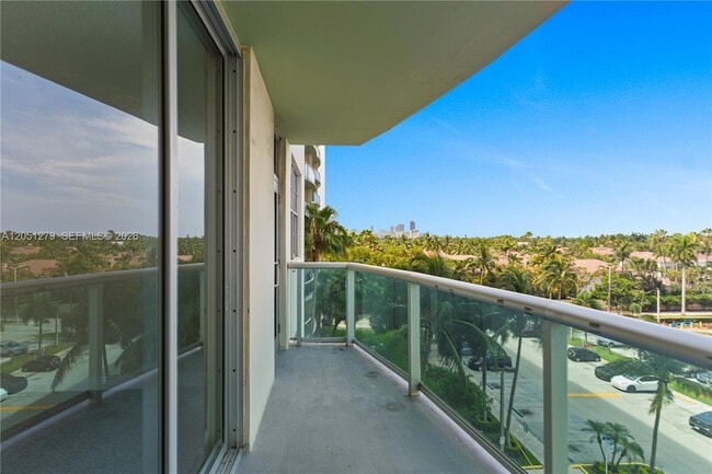 Photo - 19390 Collins Ave Unit 516