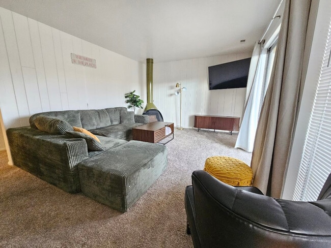 Building Photo - 925 N 9th St Unit SI FL3-ID1547111P