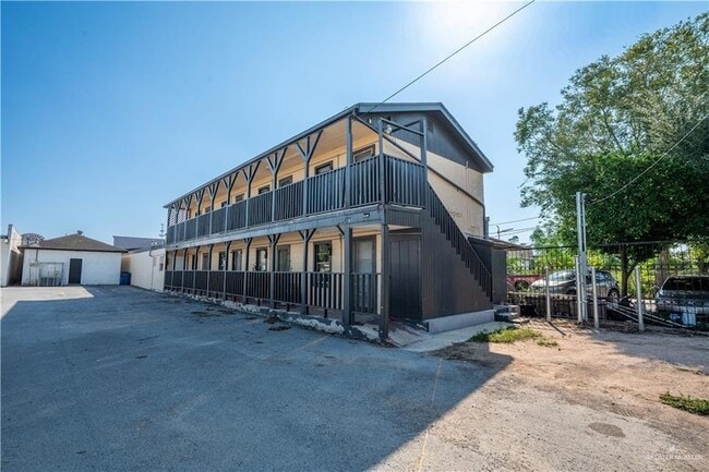 Building Photo - 130 N Texas Ave Unit 4