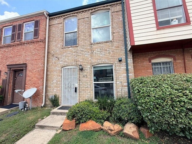 Photo - 7700 Creekbend Dr Unit 45