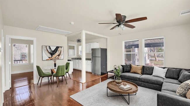 Photo - 4010 Speedway Unit A