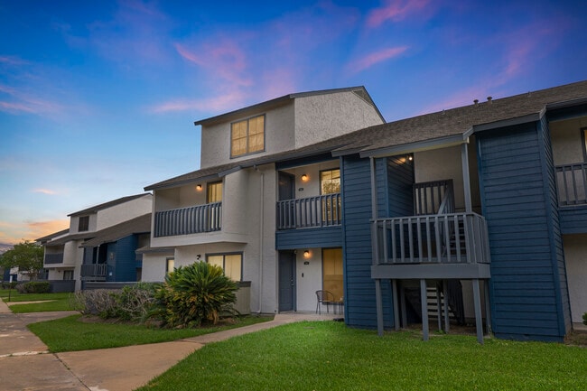 Building Photo - Palm Village