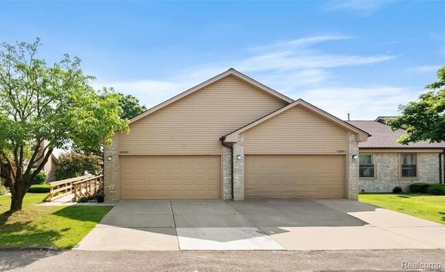 Building Photo - 2343 Heritage Pointe Dr Unit 29