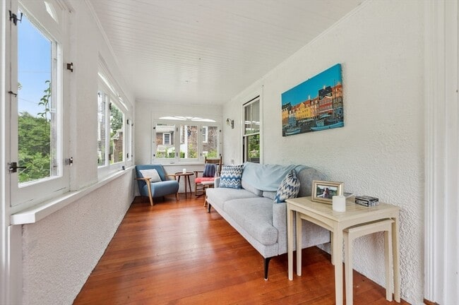 Photo - 103 Leonard St