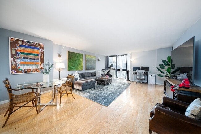 Building Photo - 700 Grove St