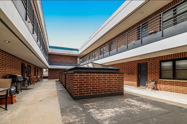 Building Photo - 1600 N Halsted St Unit ID1035504P