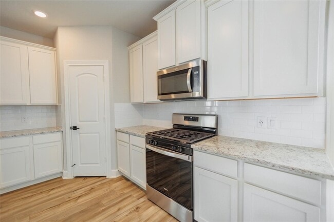 Photo - 613 Harbor Oaks Dr