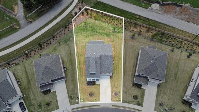 Photo - 213 Chiswick Lp