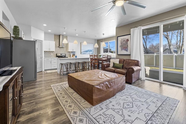 Photo - 2052 W Bella Ln Unit ID1308957P