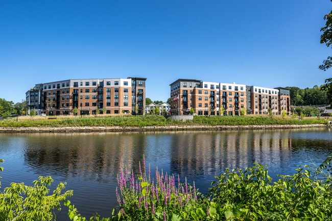 Building Photo - The Truette