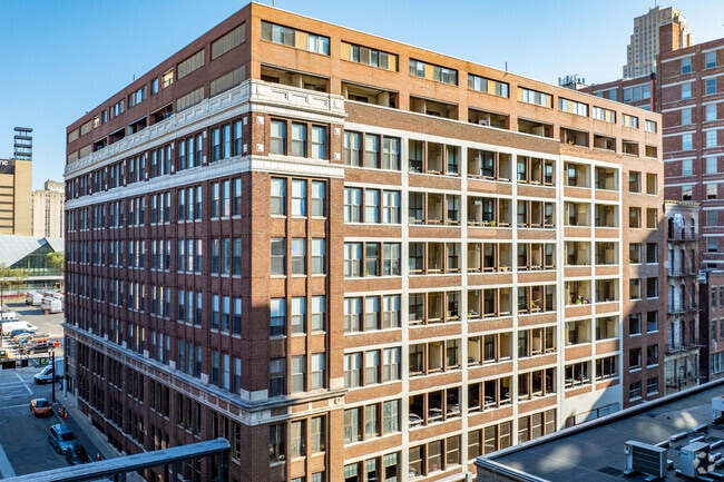 Photo - Fourth & Plum