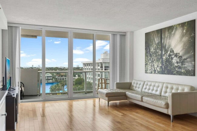 Building Photo - 5599 Collins Ave Unit SI ID1475832P