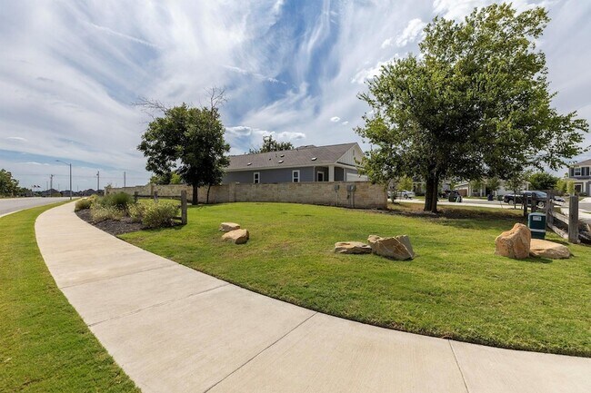 Photo - 1003 Sika Cv