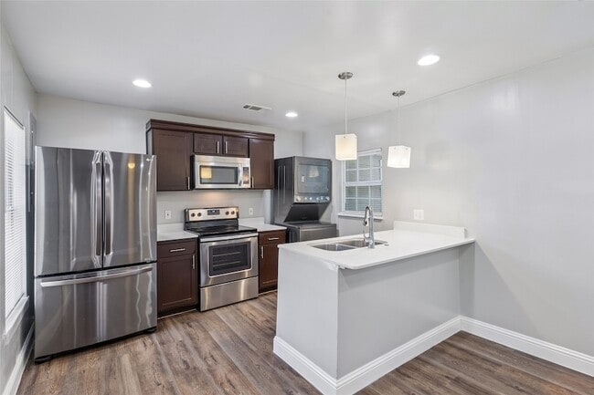 Photo - 403 E 2nd St