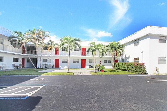 Photo - 402 Lake Shore Dr Unit 203