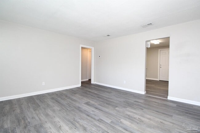 Photo - 610 Herschel St