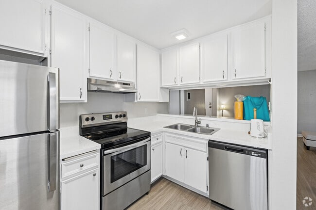 Interior Photo - Chateau Spring Hill Apartments