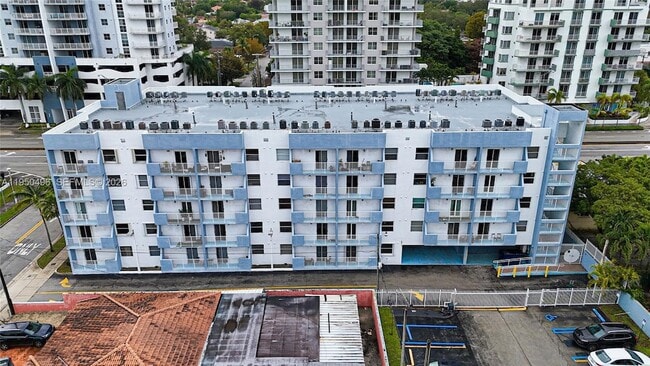 Building Photo - 2575 SW 27th Ave Unit 308