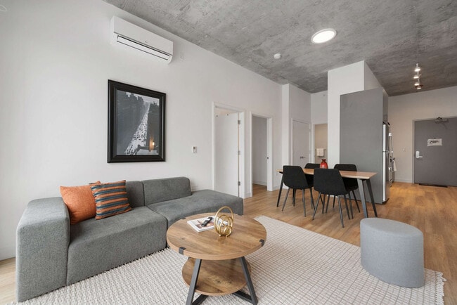 Building Photo - 853 W Blackhawk St Unit ID1243857P