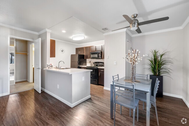 Interior Photo - LAUREL GLEN