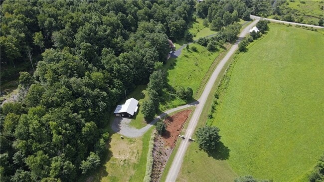Photo - 2070 Harper Rd