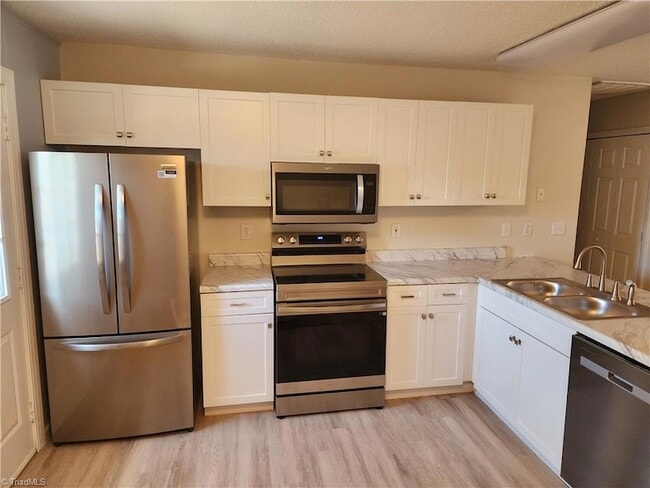 Building Photo - 148 Churchill Ln