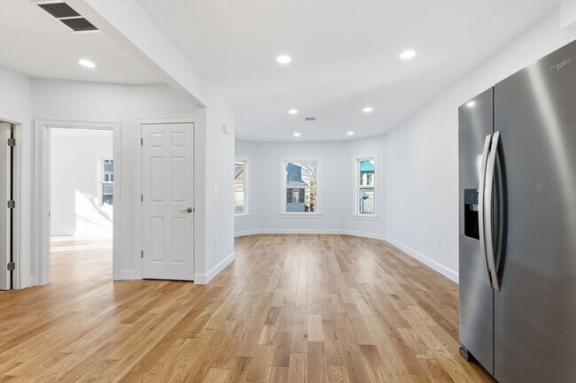 Photo - 438 Talbot Ave Unit 2