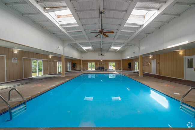 Pool - Kerrybrook Apartments