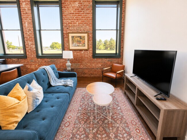 Building Photo - 403 W 4th St N Unit SI ID1604772P