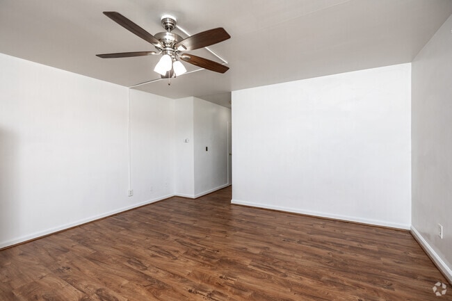 Studio - 500 SF - Living Room - Hampton House Apartments