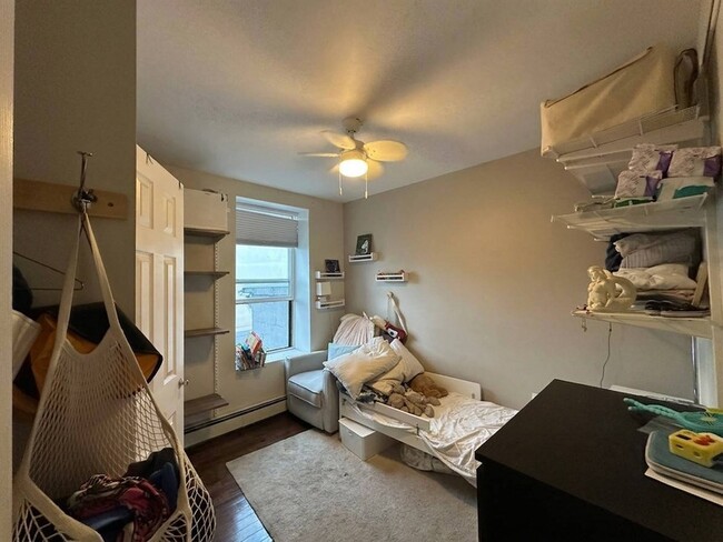 Photo - 374 Van Brunt St