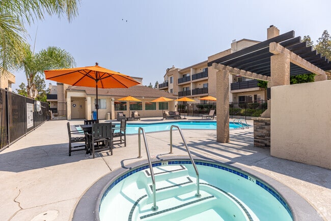 Building Photo - Sommerset