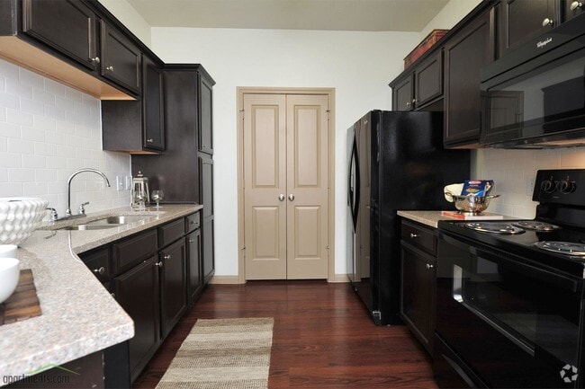 Kitchen - Hudson Trails Apartments