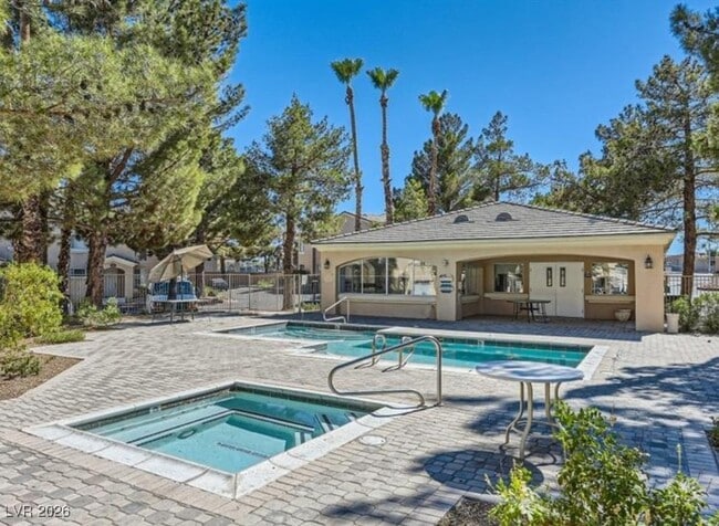 Building Photo - 3950 S Sandhill Rd