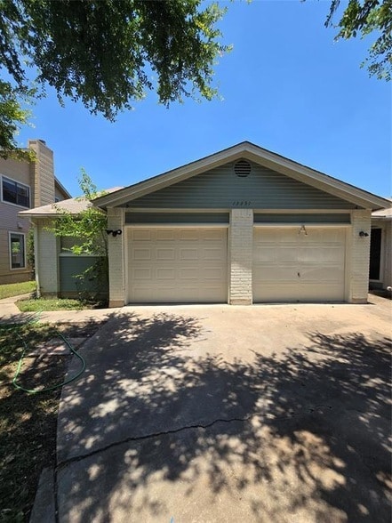 Building Photo - 13351 Water Oak Ln Unit B