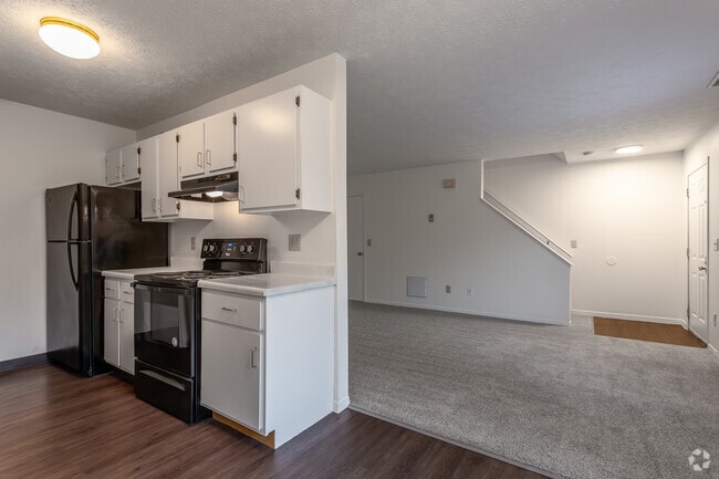 2BR, 1 BA - 853 SF - Living Room (The Calgary) - Mallards Landing
