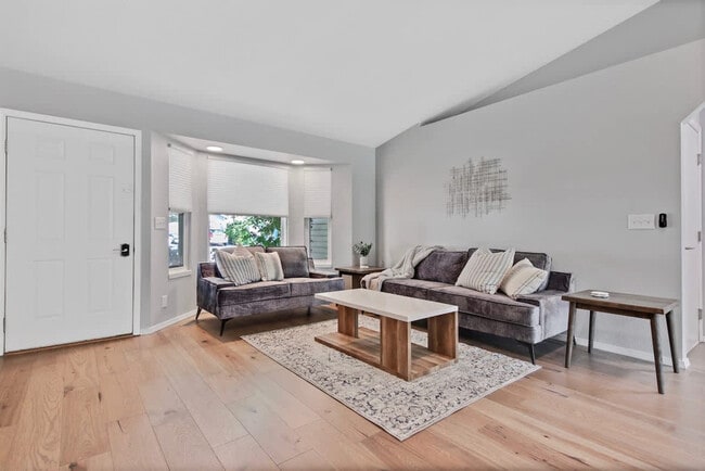 Building Photo - 925 N Stonehenge Way Unit SI ID1250620P