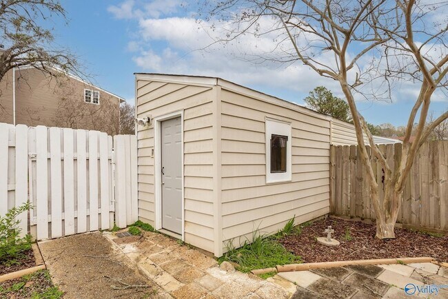 Photo - 401 Hobbs Rd SE