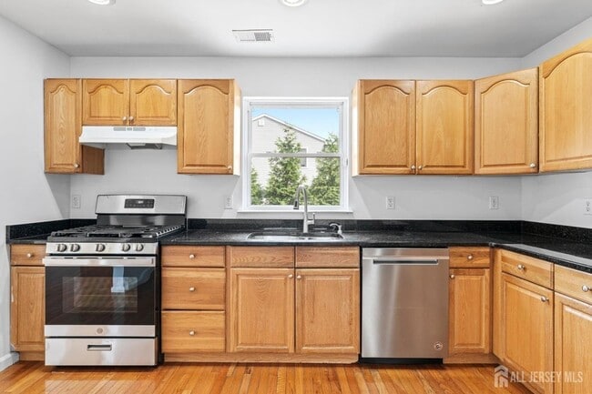 Photo - 1625 Mabel St