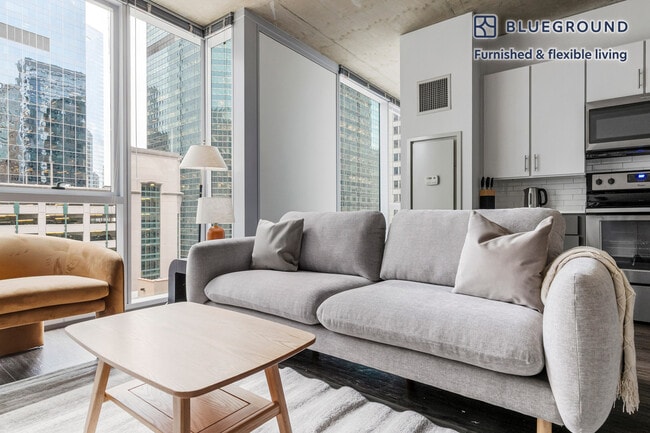 Building Photo - 215 W Lake St Unit FL12-ID1343